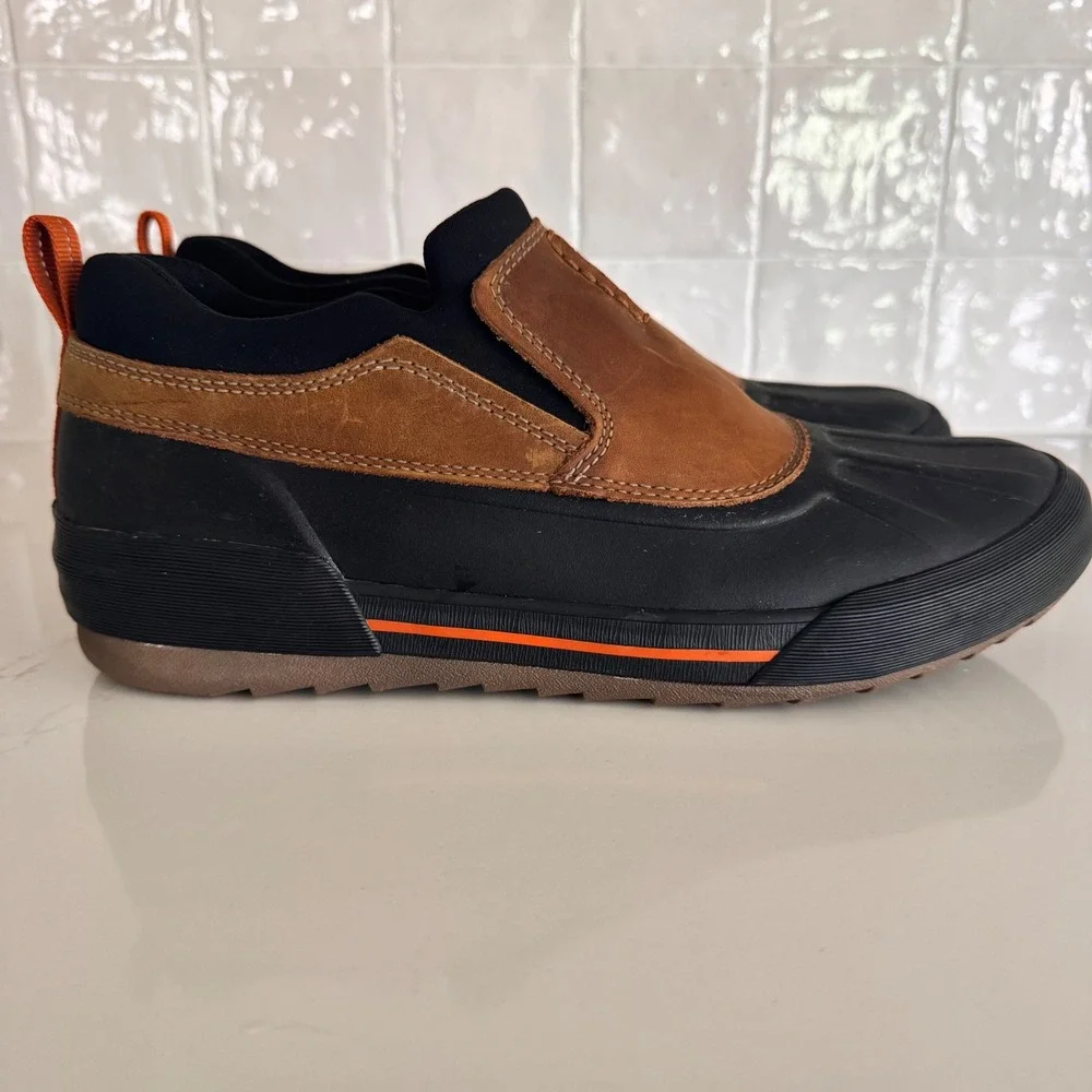 Clarks‎ Bowman Duck Boots Mens 10.5 Brown Leather Waterproof Slip On Low Top